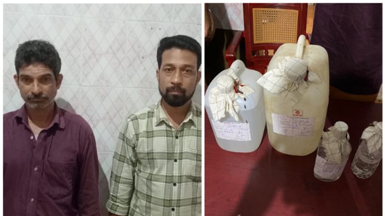 എക്സൈസ് റെയിഡ്; 10 ലിറ്റർ ചാരായവുമായി രണ്ടു പേർ അറസ്റ്റിൽ എക്സൈസ് റെയിഡ്; 10 ലിറ്റർ ചാരായവുമായി രണ്ടു പേർ അറസ്റ്റിൽ