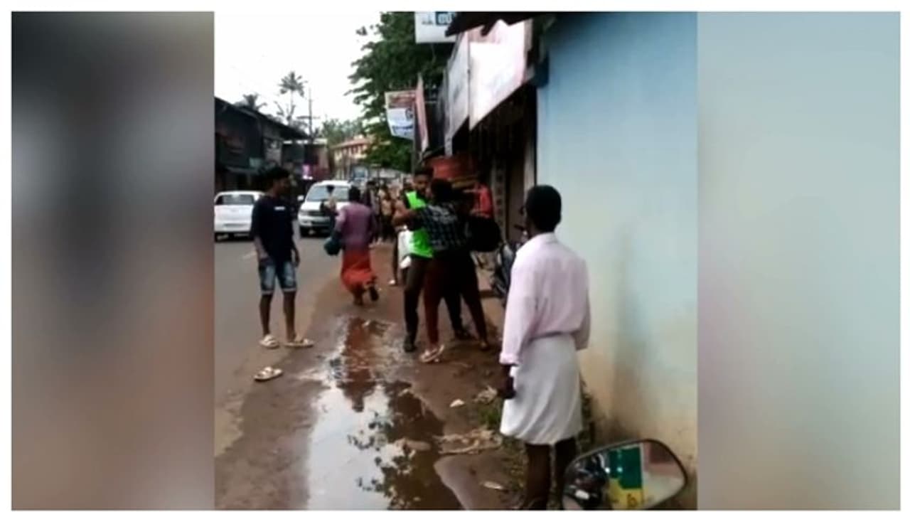 കടമ്പനാട് സ്കൂൾ വിദ്യാർത്ഥികളെ 12 അംഗ സംഘം മര്ദ്ദിച്ചു, 3 പേര് പിടിയില് കടമ്പനാട് സ്കൂൾ വിദ്യാർത്ഥികളെ 12 അംഗ സംഘം മര്ദ്ദിച്ചു, 3 പേര് പിടിയില്