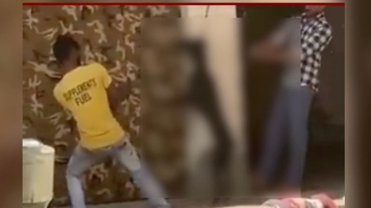 ചങ്ങലയില് കഴുത്ത് കുരുക്കി ചുവരില് തൂക്കി, ഉത്തര് പ്രദേശില് 3 യുവാക്കള് ചേര്ന്ന് നായയെ കൊന്നു ചങ്ങലയില് കഴുത്ത് കുരുക്കി ചുവരില് തൂക്കി, ഉത്തര് പ്രദേശില് 3 യുവാക്കള് ചേര്ന്ന് നായയെ കൊന്നു