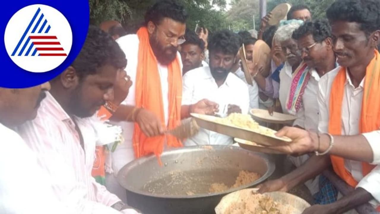 ಸಚಿವ ಶ್ರೀರಾಮುಲುರಿಂದ ಕಾರ್ಯಕರ್ತರಿಗೆ ಭರ್ಜರಿ ಬಾಡೂಟ!