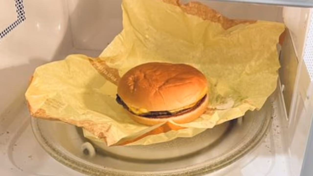 ആഴ്ചയില്‍ 20 ബര്‍ഗര്‍ ഒരുമിച്ച് ഓര്‍ഡര്‍ ചെയ്യും, അതിനൊരു കാരണവുമുണ്ട്; വൈറലായി ട്വീറ്റ് 