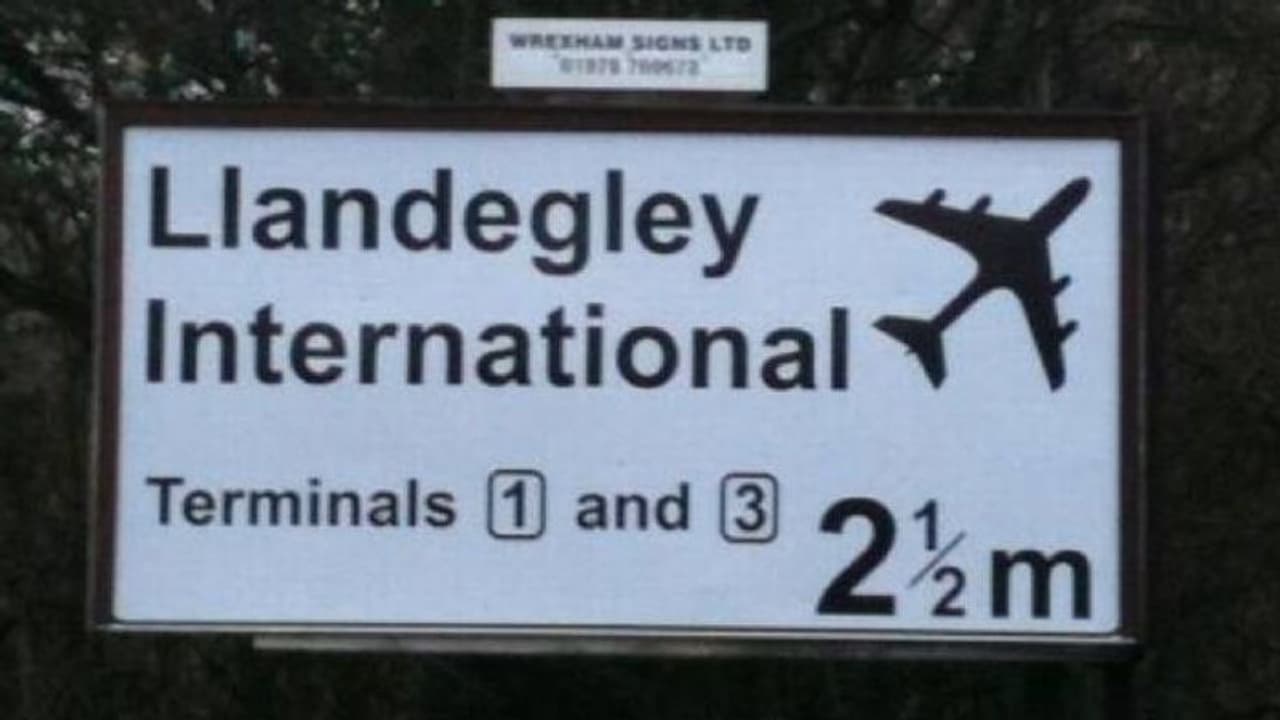 ഇതുവഴി പോയാൽ എയർപോർട്ട്; 20 വർഷമായി ഇല്ലാത്ത എയർപോർട്ടിലേക്ക് വഴികാട്ടി ബോർഡ് ഇതുവഴി പോയാൽ എയർപോർട്ട്; 20 വർഷമായി ഇല്ലാത്ത എയർപോർട്ടിലേക്ക് വഴികാട്ടി ബോർഡ്