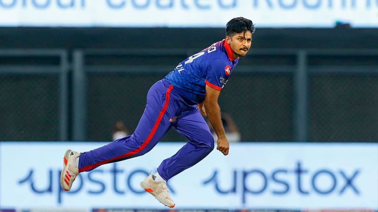 ఒక్క ఓవర్ తో మ్యాచ్ ను మొత్తం తిప్పేశావ్.. ఠాకూరూ ఏందయ్యా ఇది..? ఒక్క ఓవర్ తో మ్యాచ్ ను మొత్తం తిప్పేశావ్.. ఠాకూరూ ఏందయ్యా ఇది..?