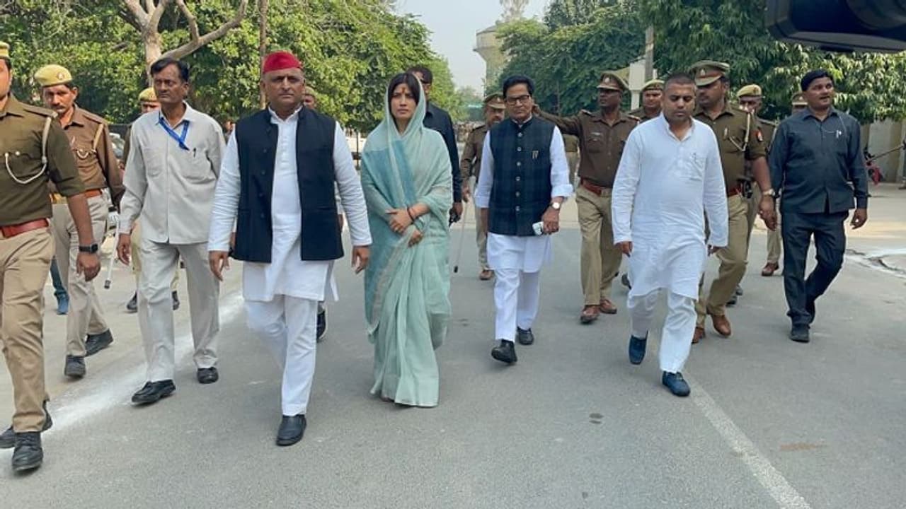 मैनपुरी उपचुनाव: लाखों के जेवरात की मालकिन हैं डिंपल यादव, पास में नहीं है कोई कार और हथियार मैनपुरी उपचुनाव: लाखों के जेवरात की मालकिन हैं डिंपल यादव, पास में नहीं है कोई कार और हथियार