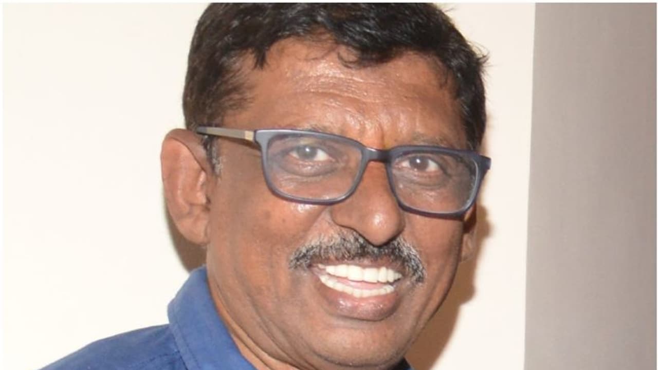 Murali Krishna: ಬ್ರೈನ್ ಟ್ಯೂಮರ್ನಿಂದ ಬಳಲುತ್ತಿದ್ದ ಕನ್ನಡ ಸಿನಿಮಾ ನಿರ್ದೇಶಕ ಮುರಳಿ ಕೃಷ್ಣ ನಿಧನ Murali Krishna: ಬ್ರೈನ್ ಟ್ಯೂಮರ್ನಿಂದ ಬಳಲುತ್ತಿದ್ದ ಕನ್ನಡ ಸಿನಿಮಾ ನಿರ್ದೇಶಕ ಮುರಳಿ ಕೃಷ್ಣ ನಿಧನ