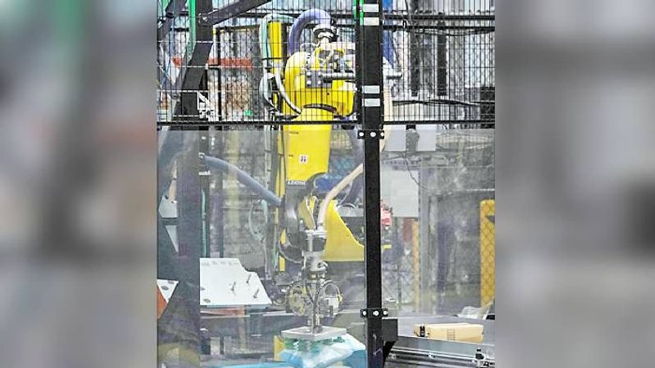 ആമസോണിൽ ജീവനക്കാരായ റോബോട്ടുകൾ