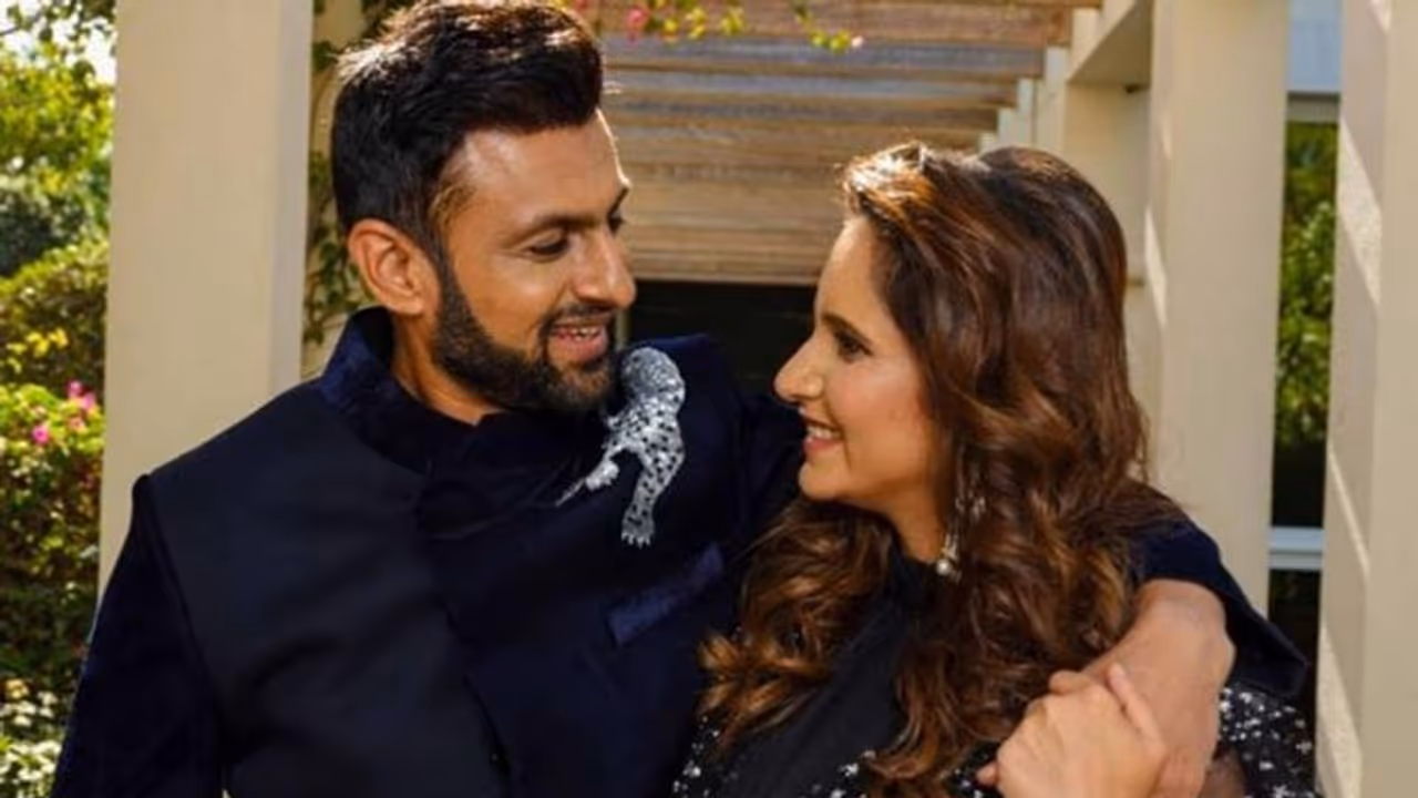 Happy Birthday Sania Mirza: Shoaib Malik's wish amid divorce rumours a PR stunt or true love? Happy Birthday Sania Mirza: Shoaib Malik's wish amid divorce rumours a PR stunt or true love?