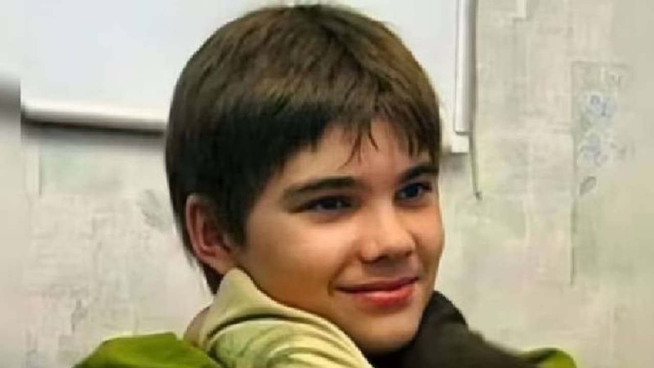 ആണവയുദ്ധത്തിൽ നിന്ന് മനുഷ്യരാശിയെ രക്ഷിക്കാൻ ചൊവ്വയിൽ നിന്നുമെത്തി; വിചിത്രവാദവുമായി ആൺകുട്ടി ആണവയുദ്ധത്തിൽ നിന്ന് മനുഷ്യരാശിയെ രക്ഷിക്കാൻ ചൊവ്വയിൽ നിന്നുമെത്തി; വിചിത്രവാദവുമായി ആൺകുട്ടി