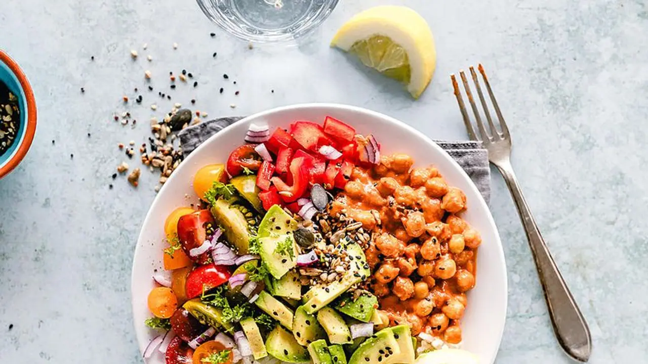 ഉയർന്ന കൊളസ്ട്രോൾ കുറയ്ക്കാൻ ഭക്ഷണത്തിൽ ശ്രദ്ധിക്കേണ്ടത് എന്തൊക്കെ? ഉയർന്ന കൊളസ്ട്രോൾ കുറയ്ക്കാൻ ഭക്ഷണത്തിൽ ശ്രദ്ധിക്കേണ്ടത് എന്തൊക്കെ?