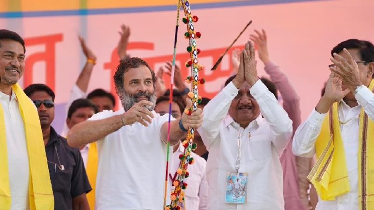 बिरसा मुंडा जी ने अंग्रेजों को चुनौती दी, लेकिन सावरकर ने मांगी माफी, राहुल गांधी ने किया RSS पर हमला बिरसा मुंडा जी ने अंग्रेजों को चुनौती दी, लेकिन सावरकर ने मांगी माफी, राहुल गांधी ने किया RSS पर हमला