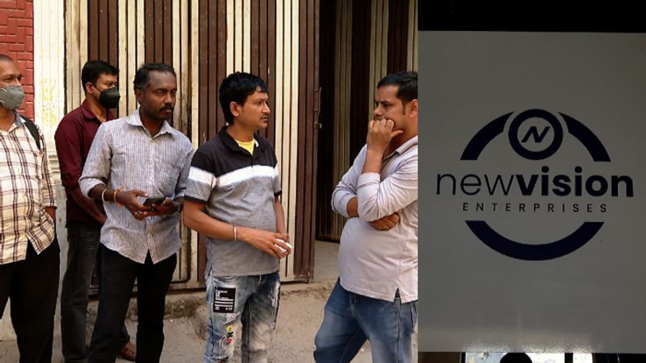 കൊവിഡ് കാലത്ത് ജോലി നഷ്ടമായ പ്രവാസികളെ പറ്റിച്ച് ദില്ലിയിലെ സ്വകാര്യ കമ്പനി; തട്ടിയത് ലക്ഷങ്ങള് കൊവിഡ് കാലത്ത് ജോലി നഷ്ടമായ പ്രവാസികളെ പറ്റിച്ച് ദില്ലിയിലെ സ്വകാര്യ കമ്പനി; തട്ടിയത് ലക്ഷങ്ങള്