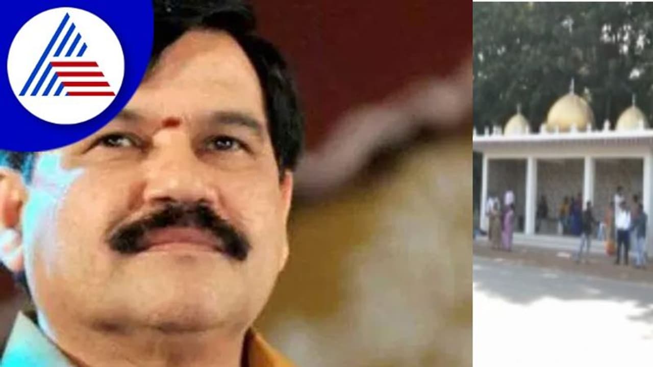 ಗುಂಬಜ್ ಬಸ್ ಶೆಲ್ಟರ್ ವಿವಾದಕ್ಕೆ ಟ್ವಿಸ್ಟ್: ಕಿಡಿಗೇಡಿಗಳಿಂದ ಸುಳ್ಳು ಸುದ್ದಿ ಎಂದ ಶಾಸಕ ರಾಮದಾಸ್! ಗುಂಬಜ್ ಬಸ್ ಶೆಲ್ಟರ್ ವಿವಾದಕ್ಕೆ ಟ್ವಿಸ್ಟ್: ಕಿಡಿಗೇಡಿಗಳಿಂದ ಸುಳ್ಳು ಸುದ್ದಿ ಎಂದ ಶಾಸಕ ರಾಮದಾಸ್!