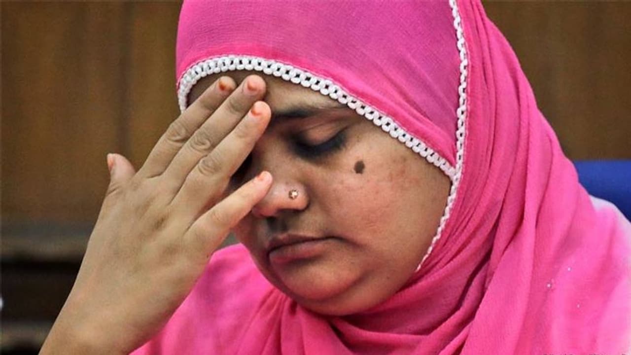 Bilkis Bano Case: नई पीठ गठन से सुप्रीम कोर्ट ने किया इनकार, CJI बोले एक ही बात का बार बार नहीं करें उल्लेख Bilkis Bano Case: नई पीठ गठन से सुप्रीम कोर्ट ने किया इनकार, CJI बोले एक ही बात का बार बार नहीं करें उल्लेख