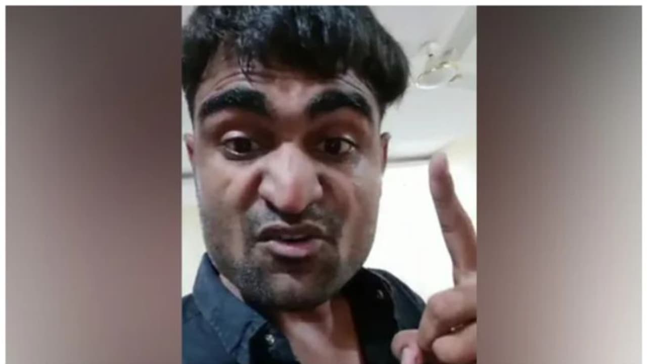 യുവതിയെ കഴുത്തറത്ത് കൊന്നു; 'വിശ്വാസ വഞ്ചന കാണിക്കരുത്', മൃതദേഹത്തിനൊപ്പം വീഡിയോയുമായി യുവാവ്; അന്വേഷണം യുവതിയെ കഴുത്തറത്ത് കൊന്നു; 'വിശ്വാസ വഞ്ചന കാണിക്കരുത്', മൃതദേഹത്തിനൊപ്പം വീഡിയോയുമായി യുവാവ്; അന്വേഷണം