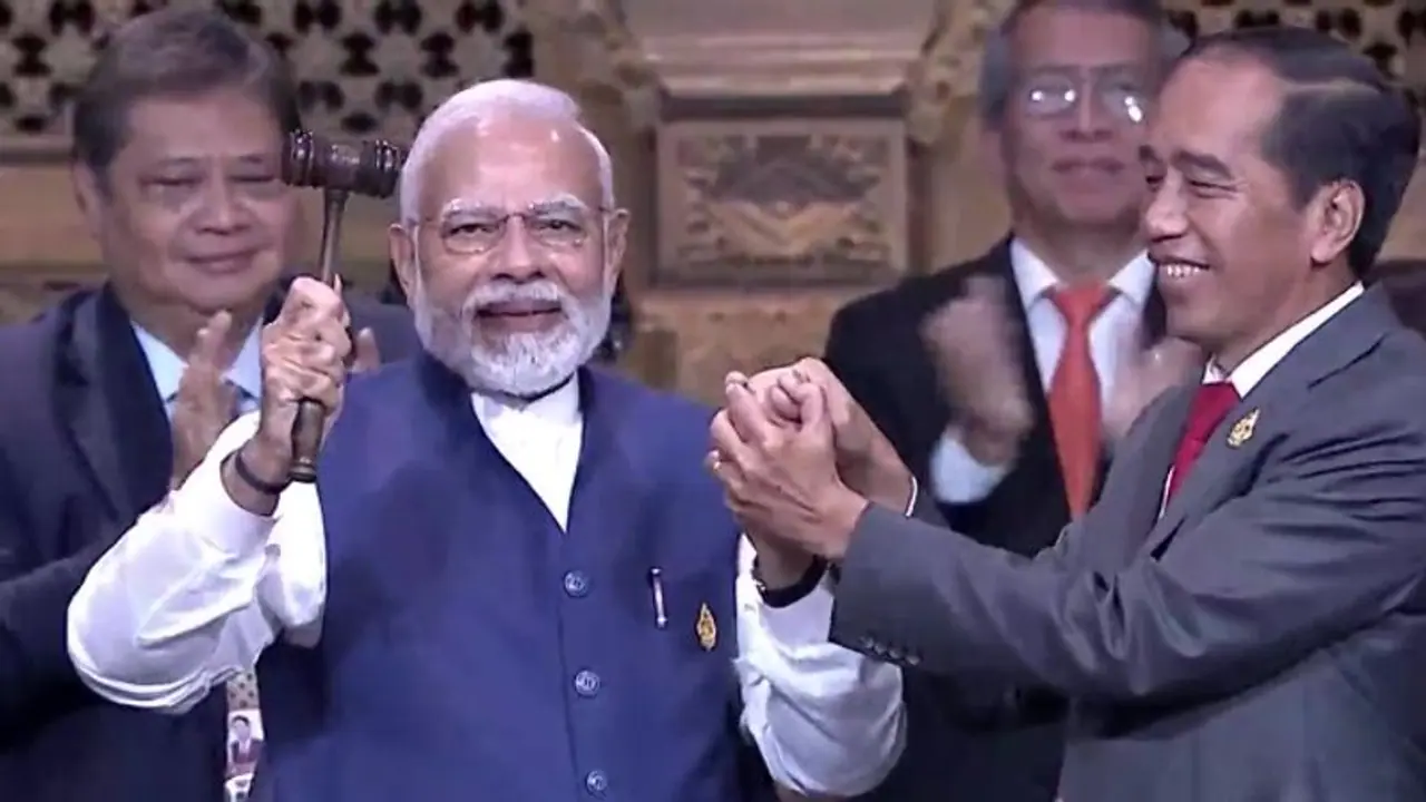 2023 ஜி20 உச்சி மாநாடு தலைவர் பொறுப்பை ஏற்றார் பிரதமர் மோடி; குறிக்கோள் நிறைந்ததாக இருக்கும் என்று பேச்சு!!
