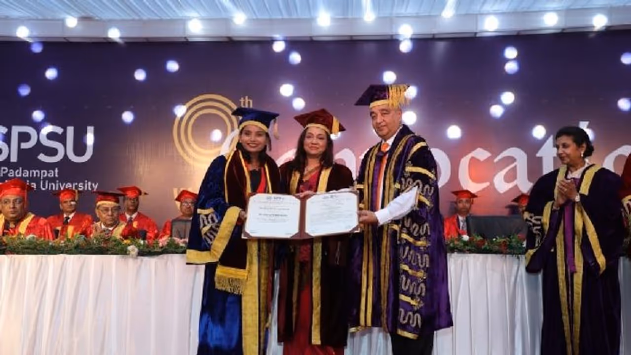 ಕನ್ನಡತಿ, ತಾರಾ ಕ್ರಿಕೆಟರ್ ರಾಜೇಶ್ವರಿ ಗಾಯಕ್ವಾಡ್ಗೆ ಒಲಿದ ಗೌರವ ಡಾಕ್ಟರೇಟ್ ಕನ್ನಡತಿ, ತಾರಾ ಕ್ರಿಕೆಟರ್ ರಾಜೇಶ್ವರಿ ಗಾಯಕ್ವಾಡ್ಗೆ ಒಲಿದ ಗೌರವ ಡಾಕ್ಟರೇಟ್