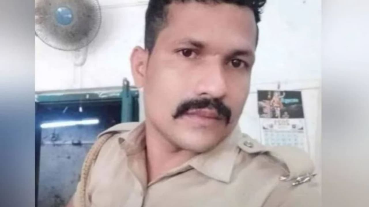 യുവതിയുടെ പരാതിയിൽ വഞ്ചനാ കേസ്: മുൻകൂർ ജാമ്യാപേക്ഷ തള്ളിയതിന് പിന്നാലെ പൊലീസുകാരൻ ജീവനൊടുക്കി യുവതിയുടെ പരാതിയിൽ വഞ്ചനാ കേസ്: മുൻകൂർ ജാമ്യാപേക്ഷ തള്ളിയതിന് പിന്നാലെ പൊലീസുകാരൻ ജീവനൊടുക്കി