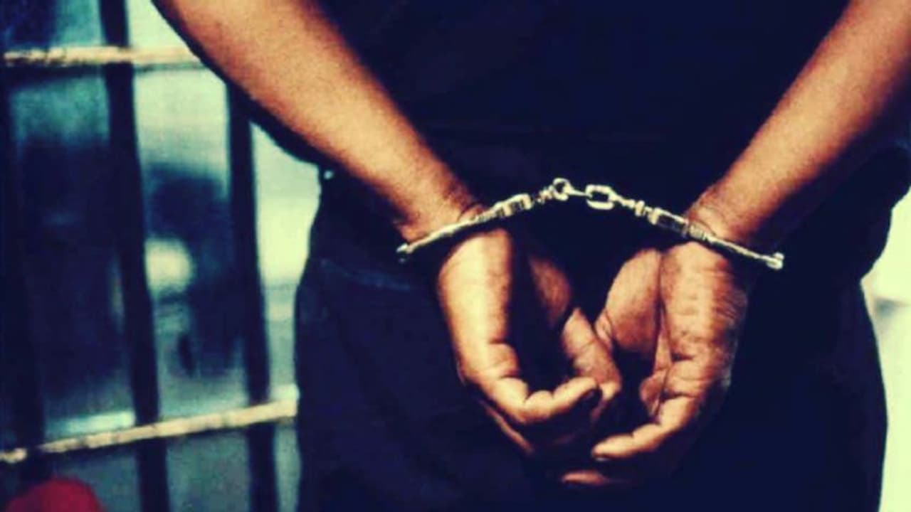 ठाणे में रंगदारी का मामला आया सामनेः कोचिंग संचालक को कर रहे थे परेशान, AEC ने रंगे हाथों दो को किया अरेस्ट ठाणे में रंगदारी का मामला आया सामनेः कोचिंग संचालक को कर रहे थे परेशान, AEC ने रंगे हाथों दो को किया अरेस्ट