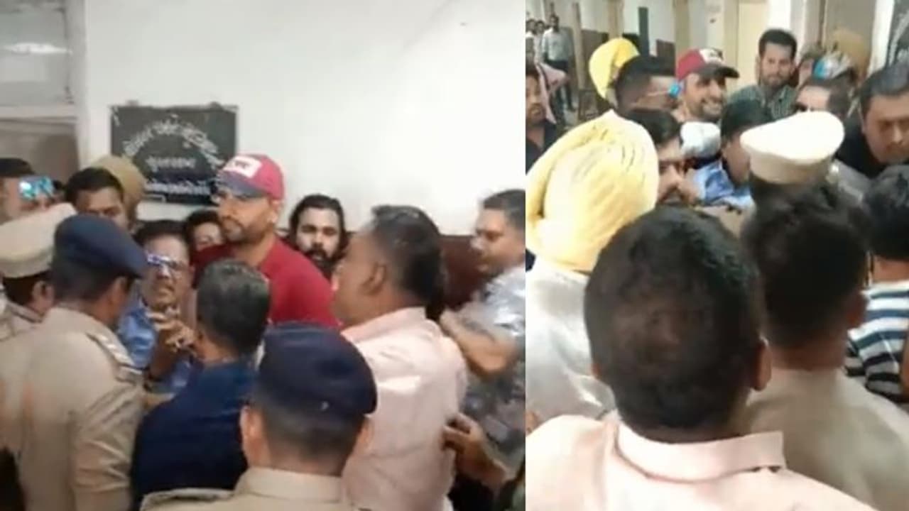 നാടകീയം; ബിജെപി തട്ടിക്കൊണ്ടുപോയെന്ന് ആരോപിക്കപ്പെട്ട ആംആദ്മി സ്ഥാനാര്ത്ഥി പത്രിക പിന്വലിച്ചു.! നാടകീയം; ബിജെപി തട്ടിക്കൊണ്ടുപോയെന്ന് ആരോപിക്കപ്പെട്ട ആംആദ്മി സ്ഥാനാര്ത്ഥി പത്രിക പിന്വലിച്ചു.!