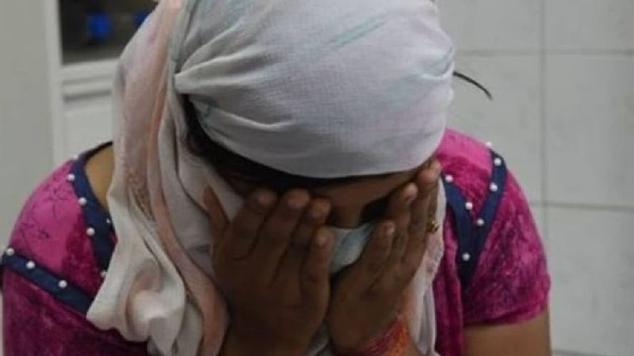 शॉकिंग क्राइम: पत्नी ने काट दिया पति का प्राइवेट पार्ट, नींद में चला दी ब्लेड...बोली अब दूसरी शादी करूंगी शॉकिंग क्राइम: पत्नी ने काट दिया पति का प्राइवेट पार्ट, नींद में चला दी ब्लेड...बोली अब दूसरी शादी करूंगी