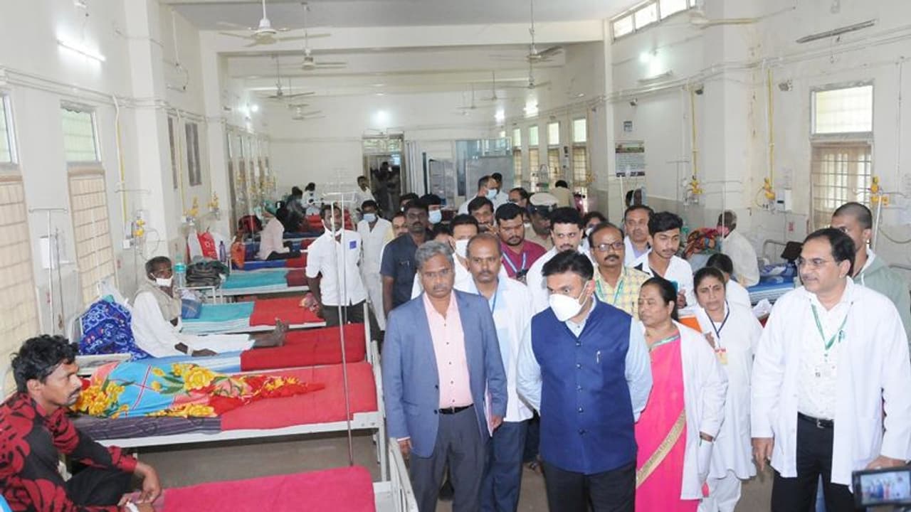 Ambulance ಸಿಬ್ಬಂದಿ ಸಮಸ್ಯೆಗೆ ಶಾಶ್ವತ ಪರಿಹಾರ: ಸಚಿವ ಸುಧಾಕರ್ ಭರವಸೆ Ambulance ಸಿಬ್ಬಂದಿ ಸಮಸ್ಯೆಗೆ ಶಾಶ್ವತ ಪರಿಹಾರ: ಸಚಿವ ಸುಧಾಕರ್ ಭರವಸೆ