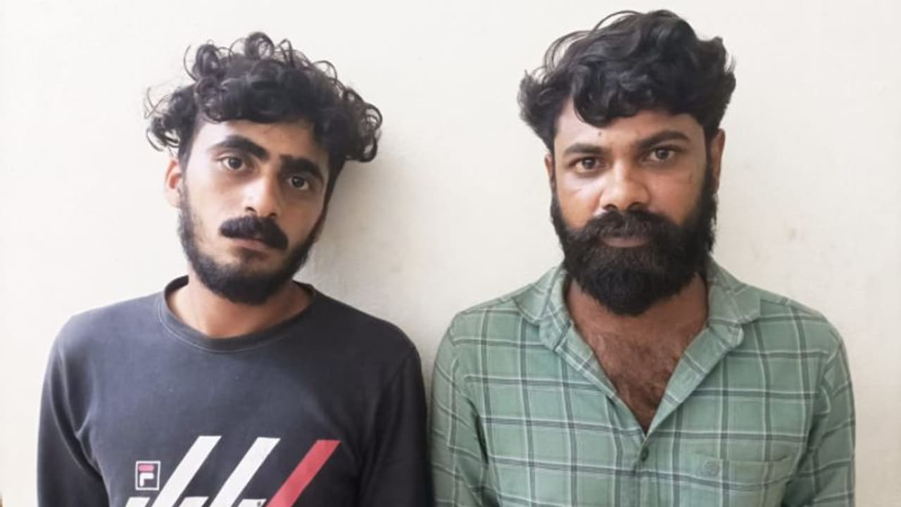 ഹോട്ടല് ജീവനക്കാരനെ വെള്ളത്തിൽ മുക്കി കൊല്ലാൻ ശ്രമം; കുപ്രസിദ്ധ ഗുണ്ട ഉൾപ്പെടെ പ്രതികൾ അറസ്റ്റിൽ ഹോട്ടല് ജീവനക്കാരനെ വെള്ളത്തിൽ മുക്കി കൊല്ലാൻ ശ്രമം; കുപ്രസിദ്ധ ഗുണ്ട ഉൾപ്പെടെ പ്രതികൾ അറസ്റ്റിൽ