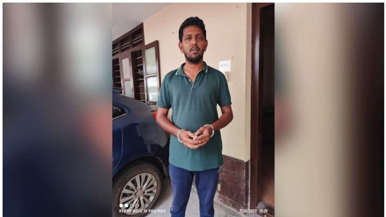 മദ്യത്തിൽ മയക്കുമരുന്ന് നൽകി ഡോക്ടറുടെ 19 ലക്ഷം രൂപ തട്ടി; ഓട്ടോ ഡ്രൈവര് പിടിയില് മദ്യത്തിൽ മയക്കുമരുന്ന് നൽകി ഡോക്ടറുടെ 19 ലക്ഷം രൂപ തട്ടി; ഓട്ടോ ഡ്രൈവര് പിടിയില്