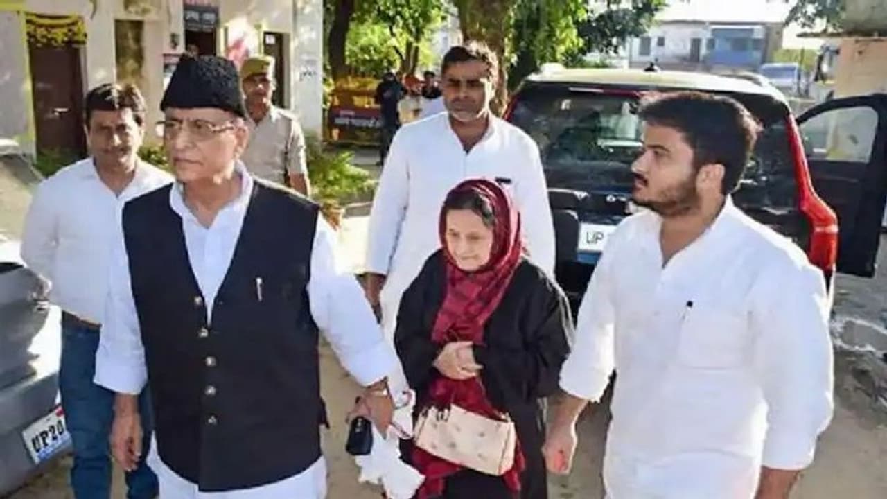 45 साल में पहली बार आजम खां का परिवार नहीं लड़ेगा रामपुर का चुनाव, सपा ने इस कैंडिडेट पर जताया भरोसा 45 साल में पहली बार आजम खां का परिवार नहीं लड़ेगा रामपुर का चुनाव, सपा ने इस कैंडिडेट पर जताया भरोसा