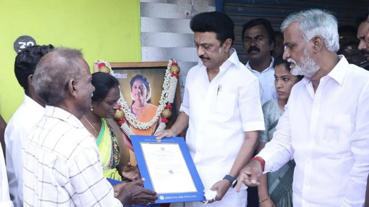 பிரியாவின் மரணம் தாங்க முடியாத துயரம்.. எவ்வளவு கொடுத்தாலும் ஈடாகாது.. முதல்வர் ஸ்டாலின்.! பிரியாவின் மரணம் தாங்க முடியாத துயரம்.. எவ்வளவு கொடுத்தாலும் ஈடாகாது.. முதல்வர் ஸ்டாலின்.!