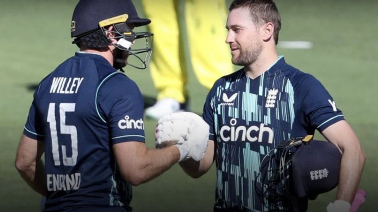 ഡേവിഡ് മലാന് സെഞ്ചുറി; ഓസ്ട്രേലിയക്കെതിരെ ആദ്യ ഏകദിനത്തില് ഇംഗ്ലണ്ടിന് ഭേദപ്പെട്ട സ്കോര് ഡേവിഡ് മലാന് സെഞ്ചുറി; ഓസ്ട്രേലിയക്കെതിരെ ആദ്യ ഏകദിനത്തില് ഇംഗ്ലണ്ടിന് ഭേദപ്പെട്ട സ്കോര്