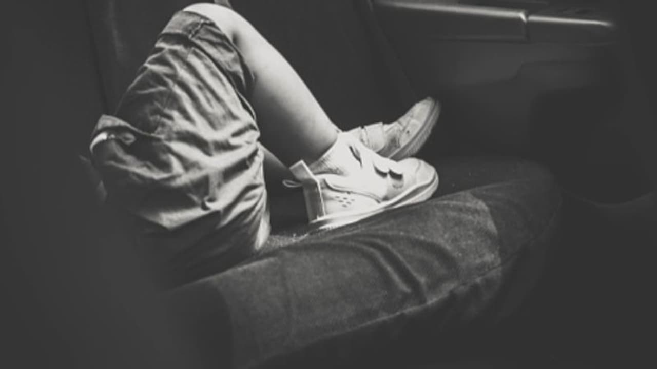 രണ്ടാം ഭാര്യയുടെ മകൻ ശല്യക്കാരൻ, ഏഴ് വയസുകാരനെ 4 ലക്ഷം രൂപയ്ക്ക് വിറ്റ് രണ്ടാനച്ഛൻ, 4 പേർ പിടിയിൽ രണ്ടാം ഭാര്യയുടെ മകൻ ശല്യക്കാരൻ, ഏഴ് വയസുകാരനെ 4 ലക്ഷം രൂപയ്ക്ക് വിറ്റ് രണ്ടാനച്ഛൻ, 4 പേർ പിടിയിൽ