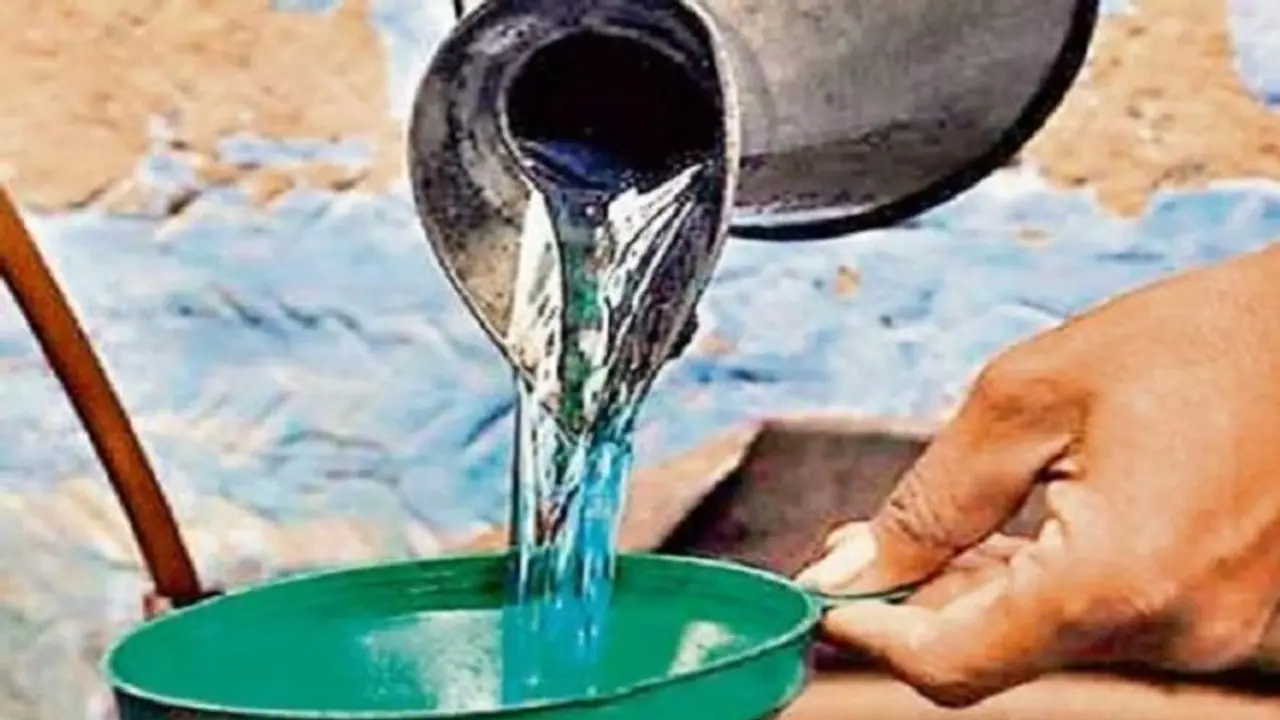 ಕರಾವಳಿಯ ಸಾಂಪ್ರದಾಯಿಕ ನಾಡದೋಣಿ ಮೀನುಗಾರರಿಗೆ ಕೇಂದ್ರದಿಂದ ಹೆಚ್ಚುವರಿ 25 ಲಕ್ಷ ಲೀಟರ್ ಸೀಮೆಎಣ್ಣೆ ಬಿಡುಗಡೆ ಕರಾವಳಿಯ ಸಾಂಪ್ರದಾಯಿಕ ನಾಡದೋಣಿ ಮೀನುಗಾರರಿಗೆ ಕೇಂದ್ರದಿಂದ ಹೆಚ್ಚುವರಿ 25 ಲಕ್ಷ ಲೀಟರ್ ಸೀಮೆಎಣ್ಣೆ ಬಿಡುಗಡೆ