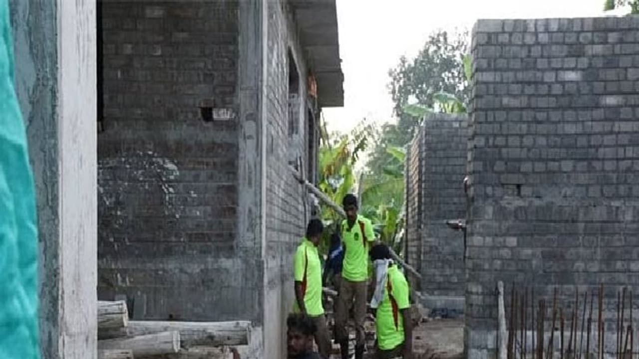 கரூரில் விஷவாயு தாக்கி 3 பேர் உயிரிழந்த விவகாரம்… மேலும் ஒருவரது சடலம் மீட்கப்பட்டதால் அதிர்ச்சி!!