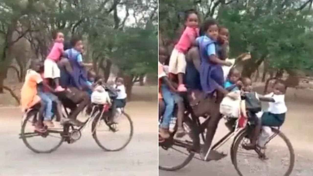 ഒമ്പത് കുട്ടികളുമായി ഒരാളുടെ സൈക്കിള് യാത്ര; വീഡിയോയ്ക്കെതിരെ വ്യാപക വിമര്ശനം ഒമ്പത് കുട്ടികളുമായി ഒരാളുടെ സൈക്കിള് യാത്ര; വീഡിയോയ്ക്കെതിരെ വ്യാപക വിമര്ശനം