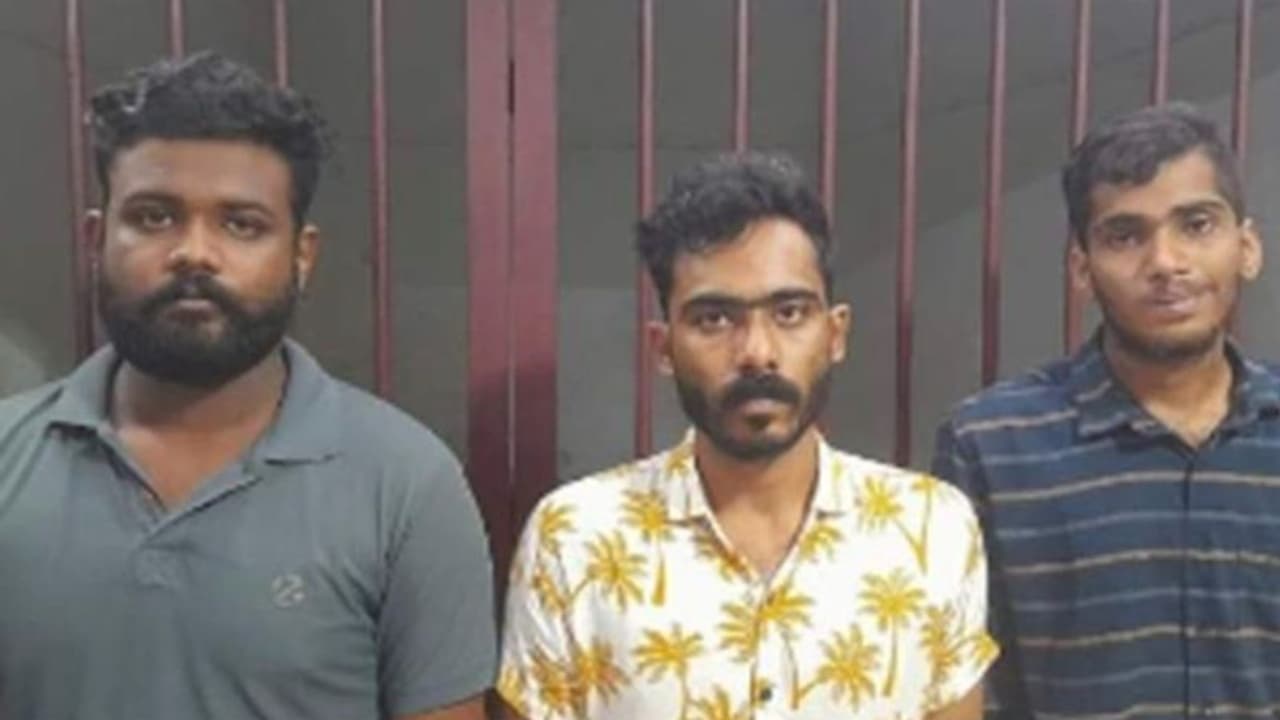 കാര് വാടകയ്ക്ക് എടുത്ത് ആന്ധ്രയില് നിന്ന് കഞ്ചാവ് കടത്ത്; മോഷണക്കേസ് പ്രതിയടക്കം 3 പേര് പിടിയില് കാര് വാടകയ്ക്ക് എടുത്ത് ആന്ധ്രയില് നിന്ന് കഞ്ചാവ് കടത്ത്; മോഷണക്കേസ് പ്രതിയടക്കം 3 പേര് പിടിയില്