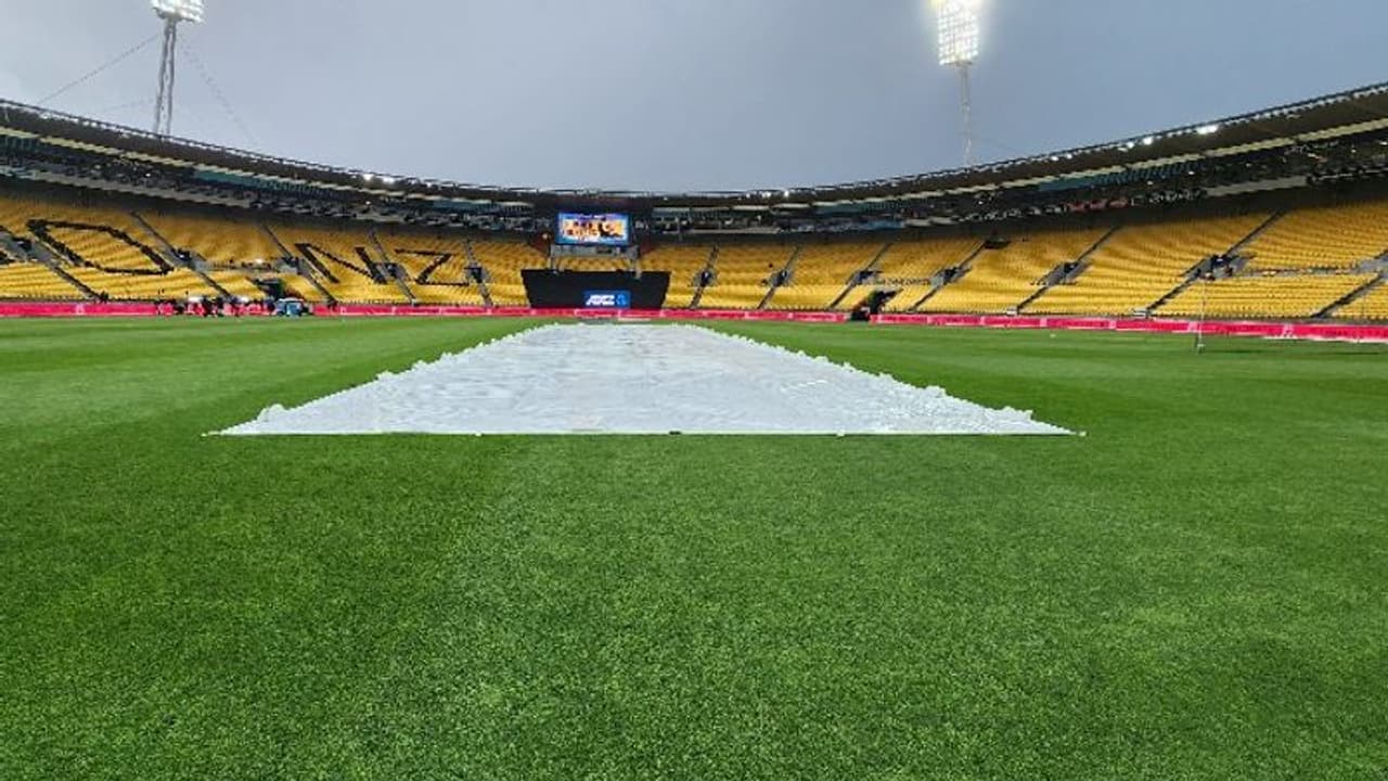 Ind vs NZ: ಇಂಡೋ ಕಿವೀಸ್ ಮೊದಲ ಟಿ20 ಪಂದ್ಯಕ್ಕೆ ಮಳೆರಾಯ ಅಡ್ಡಿ, ಟಾಸ್ ತಡ..! Ind vs NZ: ಇಂಡೋ ಕಿವೀಸ್ ಮೊದಲ ಟಿ20 ಪಂದ್ಯಕ್ಕೆ ಮಳೆರಾಯ ಅಡ್ಡಿ, ಟಾಸ್ ತಡ..!