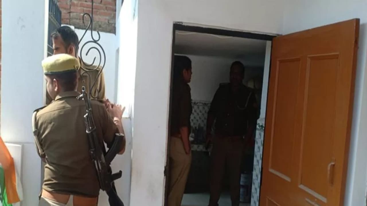 3 दिनों तक पिता की लाश के साथ रहा बेटा, पुलिस ने किया सवाल तो कोल्डड्रिंक पीते हुए बोला मर गए होंगे