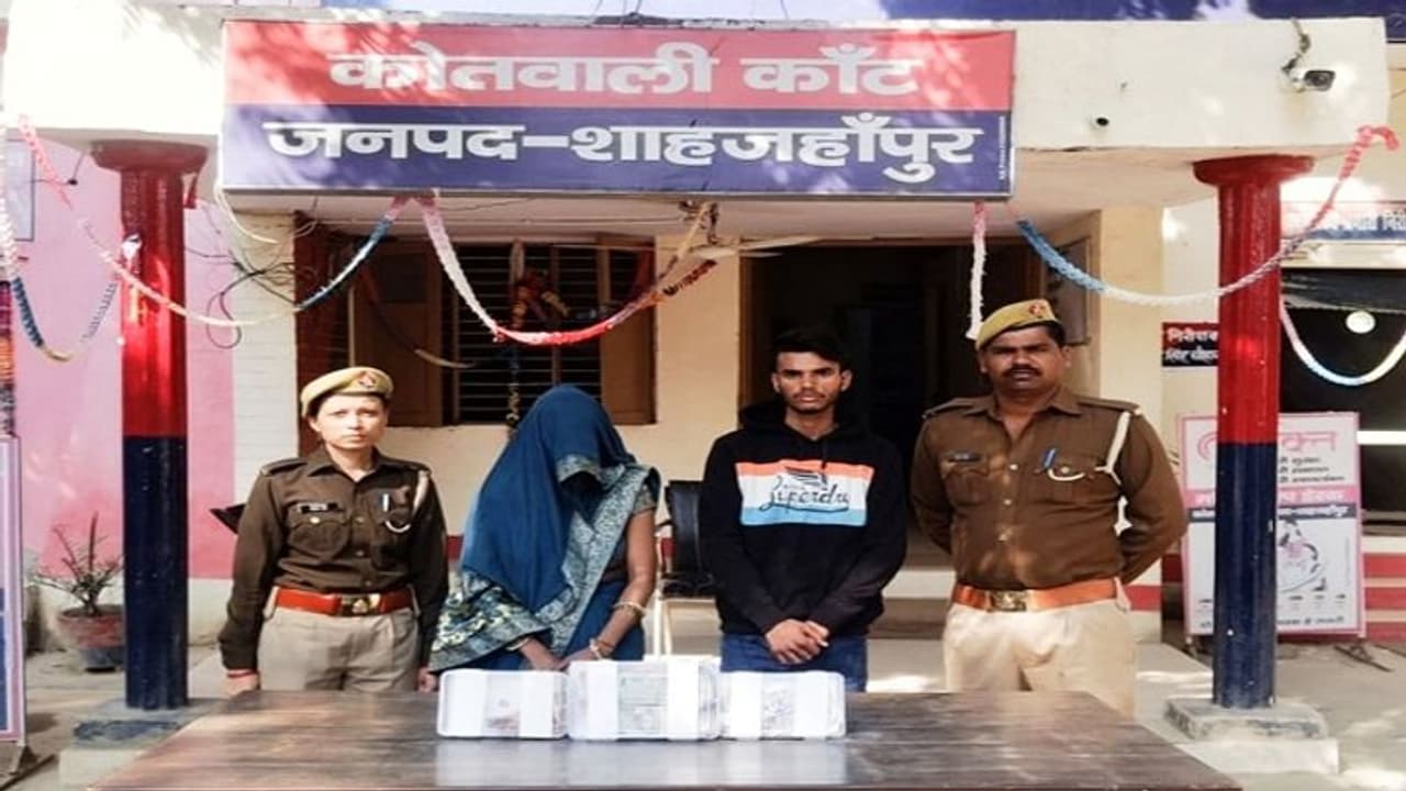 शाहजहांपुर: सास ससुर को नींद की दवा देकर किया बेहोश, फिर लाखों के जेवर व कैश लेकर प्रेमी संग फरार हुई विवाहिता शाहजहांपुर: सास ससुर को नींद की दवा देकर किया बेहोश, फिर लाखों के जेवर व कैश लेकर प्रेमी संग फरार हुई विवाहिता