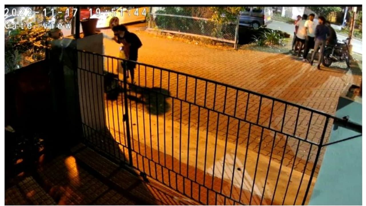 കൊച്ചിയില് ഓടയില് കുട്ടിവീണത് ഞെട്ടലുണ്ടാക്കുന്ന സംഭവമെന്ന് കോടതി, ക്ഷമ ചോദിച്ച് കോര്പ്പറേഷന് സെക്രട്ടറി കൊച്ചിയില് ഓടയില് കുട്ടിവീണത് ഞെട്ടലുണ്ടാക്കുന്ന സംഭവമെന്ന് കോടതി, ക്ഷമ ചോദിച്ച് കോര്പ്പറേഷന് സെക്രട്ടറി