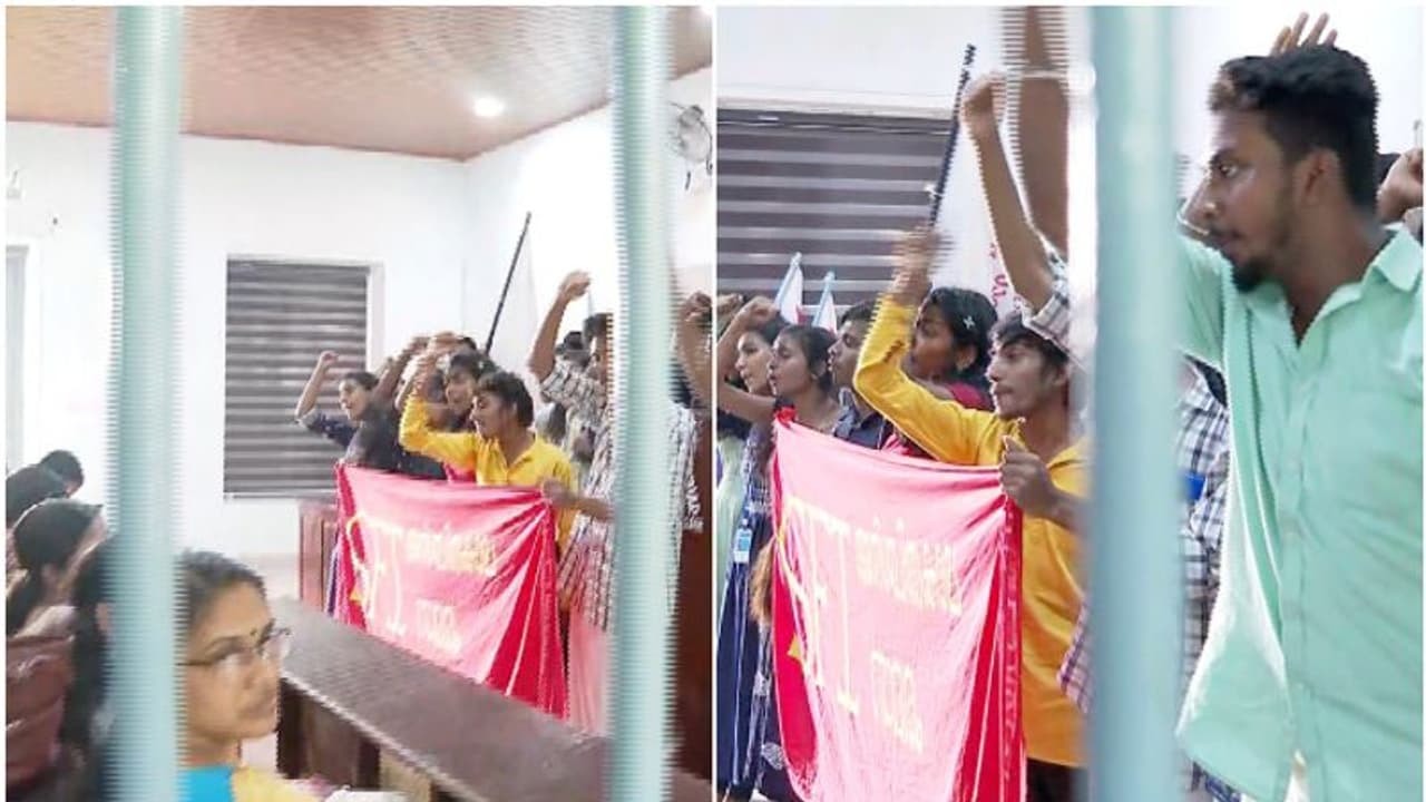 തൃശൂർ കേരളവർമ്മ കോളേജിൽ അധ്യാപകരെ തടഞ്ഞുവച്ച് എസ്എഫ്ഐ സമരം