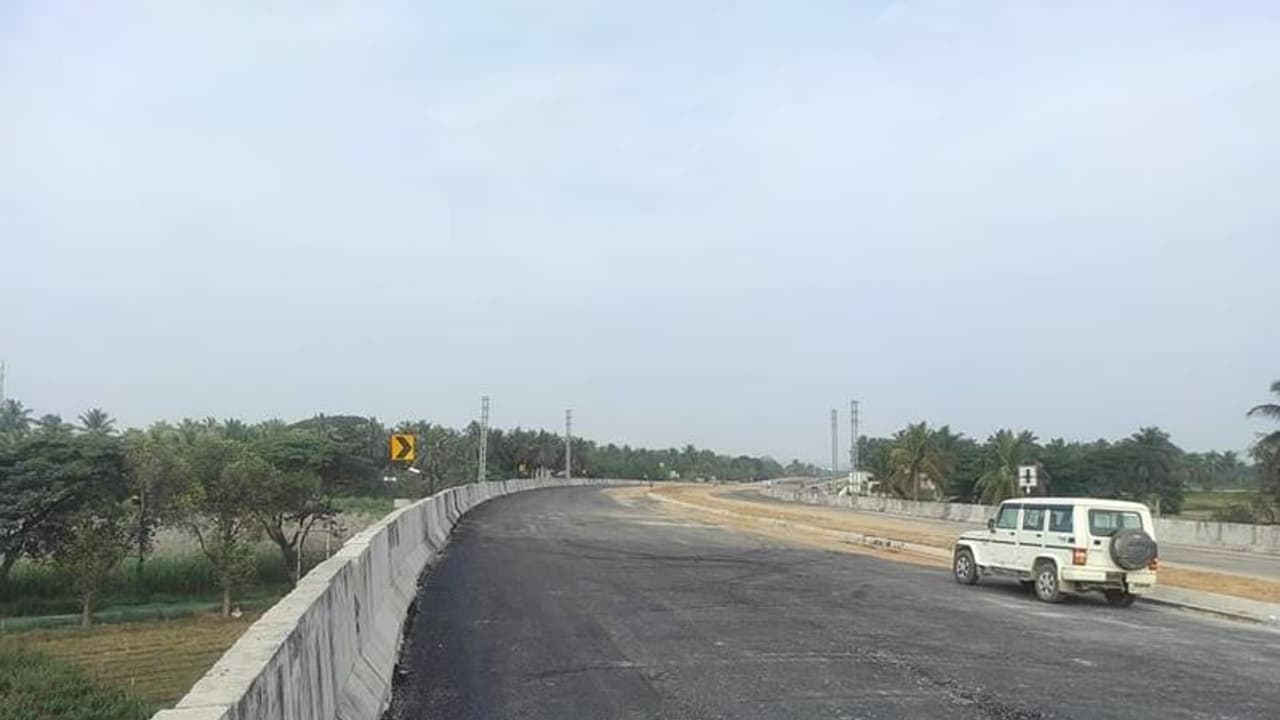 ಬೆಂಗಳೂರು ಮೈಸೂರು ದಶಪಥ ಹೆದ್ದಾರಿ: ನವೆಂಬರ್ ಅಂತ್ಯಕ್ಕೆ ಮದ್ದೂರು, ಶ್ರೀರಂಗಪಟ್ಟಣ ಬೈಪಾಸ್ ಓಪನ್ ಬೆಂಗಳೂರು ಮೈಸೂರು ದಶಪಥ ಹೆದ್ದಾರಿ: ನವೆಂಬರ್ ಅಂತ್ಯಕ್ಕೆ ಮದ್ದೂರು, ಶ್ರೀರಂಗಪಟ್ಟಣ ಬೈಪಾಸ್ ಓಪನ್