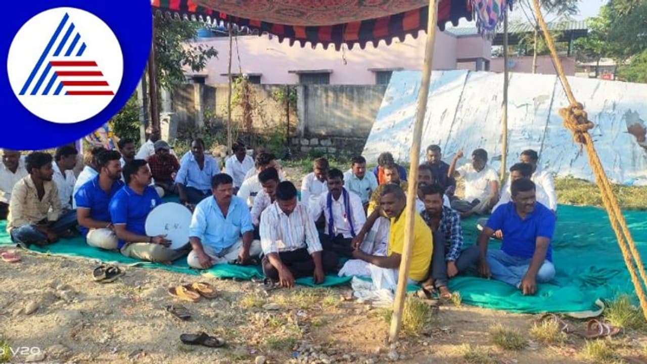 Chikkamagaluru: ಸ್ಮಶಾನದ ಜಾಗಕ್ಕಾಗಿ ದಲಿತರ ಅನಿರ್ದಿಷ್ಟಾವಧಿ ಪ್ರತಿಭಟನೆ