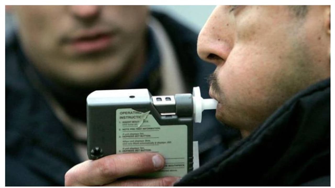 യുഎഇ നിരത്തിലൂടെ മദ്യപിച്ച് വാഹനമോടിച്ച് അപകടമുണ്ടാക്കി; പ്രവാസി ഡ്രൈവര്‍ക്ക് വന്‍തുക പിഴ