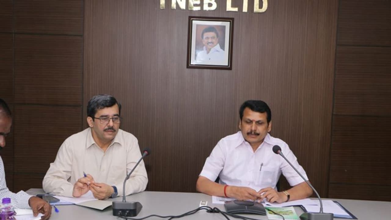 மின் இணைப்புடன் ஆதார் எண்ணை இணைக்க 15 நாட்கள் அவகாசம் நீட்டிப்பு மின் இணைப்புடன் ஆதார் எண்ணை இணைக்க 15 நாட்கள் அவகாசம் நீட்டிப்பு