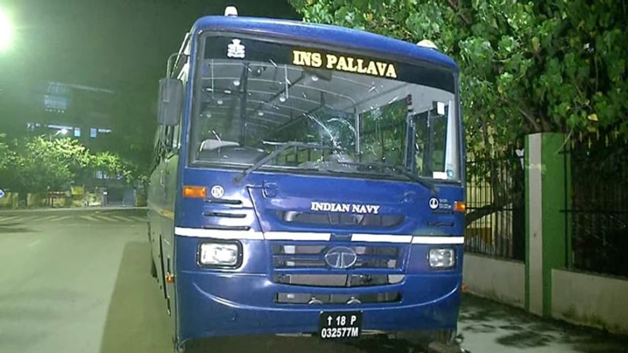 எமன் ரூபத்தில் வந்த கடற்கரை பேருந்து! தூக்கி வீசப்பட்டு உயிரிழந்த நிறைமாத கர்ப்பிணி! வயிற்றிலேயே குழந்தை பலி.! எமன் ரூபத்தில் வந்த கடற்கரை பேருந்து! தூக்கி வீசப்பட்டு உயிரிழந்த நிறைமாத கர்ப்பிணி! வயிற்றிலேயே குழந்தை பலி.!