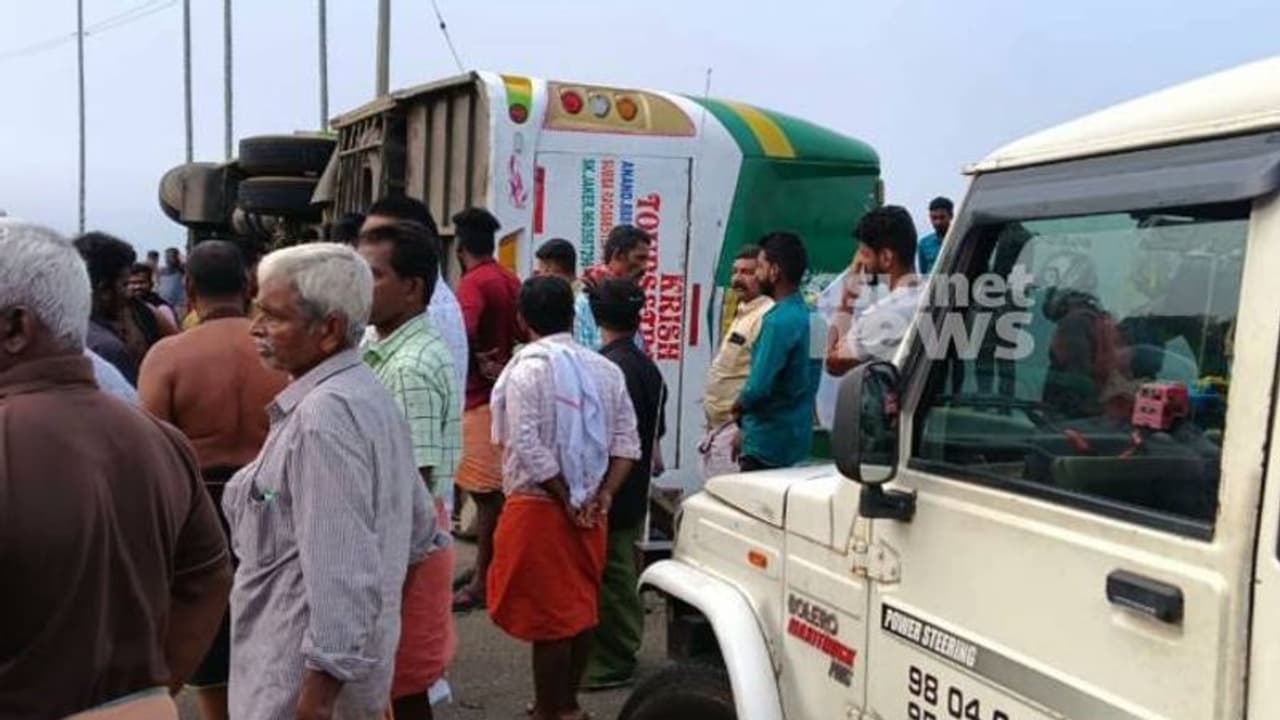 ആശ്വാസം, കുട്ടി പേരു പറഞ്ഞു; ളാഹ അപകടത്തിൽപ്പെട്ട കുട്ടിയുടെ ആരോ​ഗ്യനിലയിൽ പുരോ​ഗതി