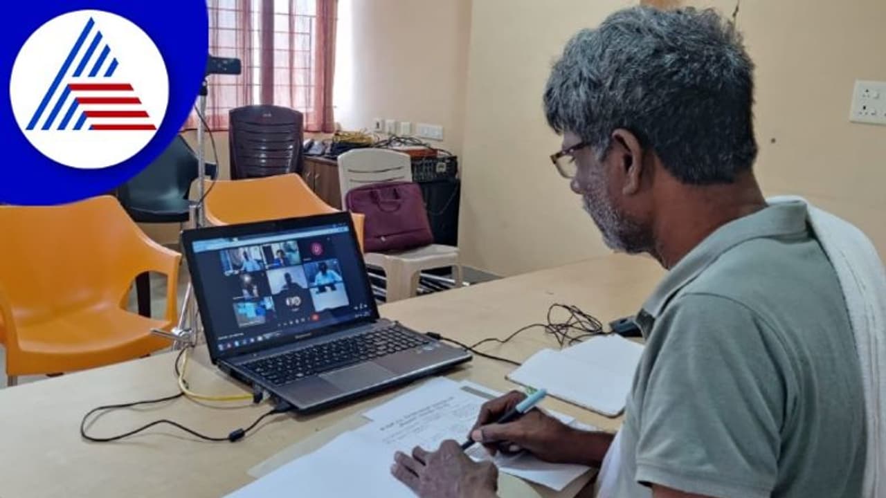 ಗಂಗಾ ಕಲ್ಯಾಣ ಫಲಾನುಭವಿಗಳಿಗೆ ನೇರ ಹಣ ಪಾವತಿ: ಆಸ್ಪತ್ರೆಯಿಂದಲೇ ಸಭೆ ನಡೆಸಿದ ಕೋಟಾ ಶ್ರೀನಿವಾಸ ಪೂಜಾರಿ ಗಂಗಾ ಕಲ್ಯಾಣ ಫಲಾನುಭವಿಗಳಿಗೆ ನೇರ ಹಣ ಪಾವತಿ: ಆಸ್ಪತ್ರೆಯಿಂದಲೇ ಸಭೆ ನಡೆಸಿದ ಕೋಟಾ ಶ್ರೀನಿವಾಸ ಪೂಜಾರಿ