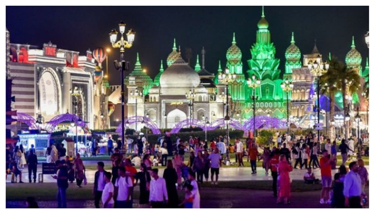 കുടുംബത്തോടൊപ്പം ഗ്ലോബല് വില്ലേജ് സന്ദര്ശിക്കാം; ആകര്ഷകമായ ഫാമിലി പാക്ക് നാളെ മുതല് കുടുംബത്തോടൊപ്പം ഗ്ലോബല് വില്ലേജ് സന്ദര്ശിക്കാം; ആകര്ഷകമായ ഫാമിലി പാക്ക് നാളെ മുതല്