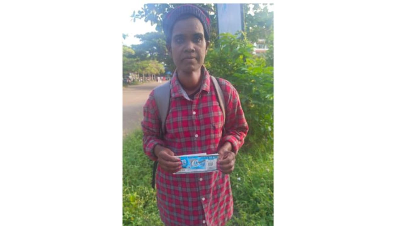 കൈയിലെ ഭാഗ്യം ജീവിതത്തിലില്ല; കിടപ്പാടമെന്ന സ്വപ്നവുമായി സുമറാണി; സുമനസ്സുകൾ കനിയുമോ? കൈയിലെ ഭാഗ്യം ജീവിതത്തിലില്ല; കിടപ്പാടമെന്ന സ്വപ്നവുമായി സുമറാണി; സുമനസ്സുകൾ കനിയുമോ?