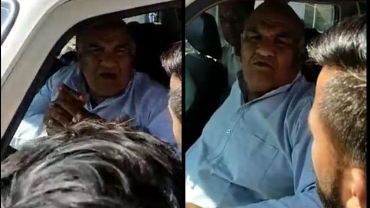 'തരാനുള്ള പൈസ തരണം സാർ'; എംഎൽഎയുടെ വാഹനം വഴിയിൽ തടഞ്ഞ് ചായക്കടക്കാരൻ വീഡിയോ 'തരാനുള്ള പൈസ തരണം സാർ'; എംഎൽഎയുടെ വാഹനം വഴിയിൽ തടഞ്ഞ് ചായക്കടക്കാരൻ വീഡിയോ